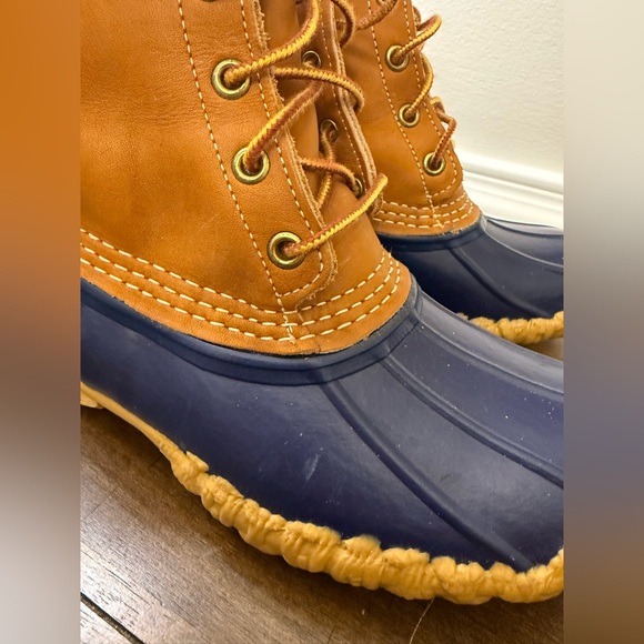 L.L.Bean Women's 8" Bean
Boots in Tan/Navy size 7 - Picture 11 of 12
